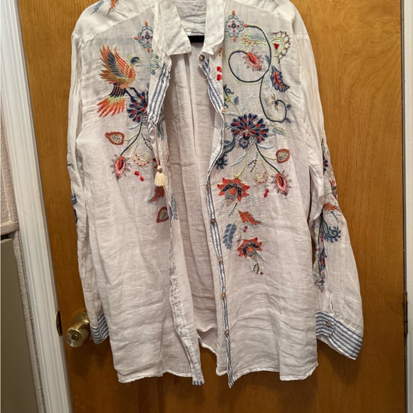 Floral Embroidered White and blue blouse - Picture 5 of 5
